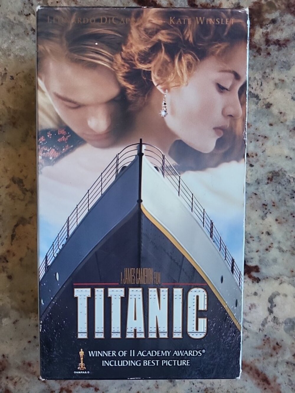 Titanic VHS, 1998, 2-Tape Set Movie Film Leonardo DiCaprio Kate Winslet James